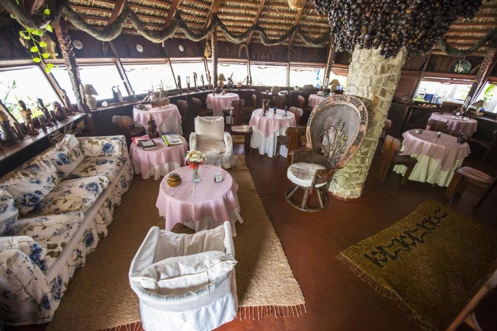 Chez Maggie Hotel & Restaurant Morondava Exterior photo
